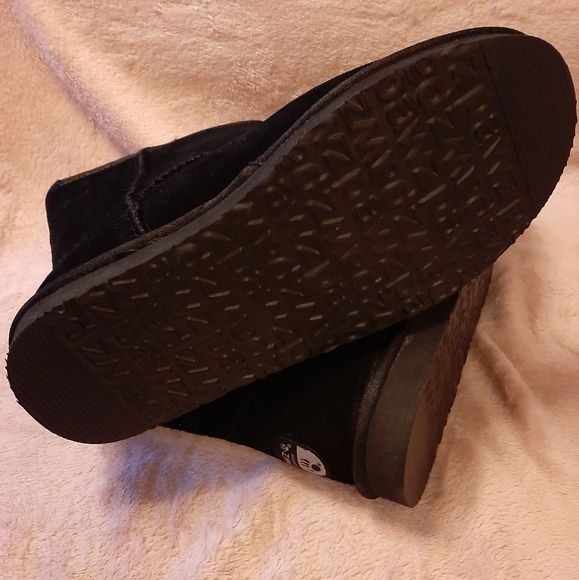 💲sz 11 Pawz Suede Boot Black by Bearpaw - Picture 5 of 5